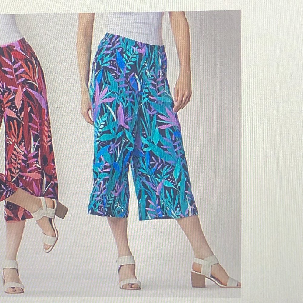 NWT - Bob Mackie Tropical Print Gaucho Pants